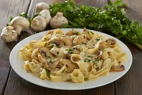Proste spaghetti z piekarnika bez gotowania – szybki przepis na obiad